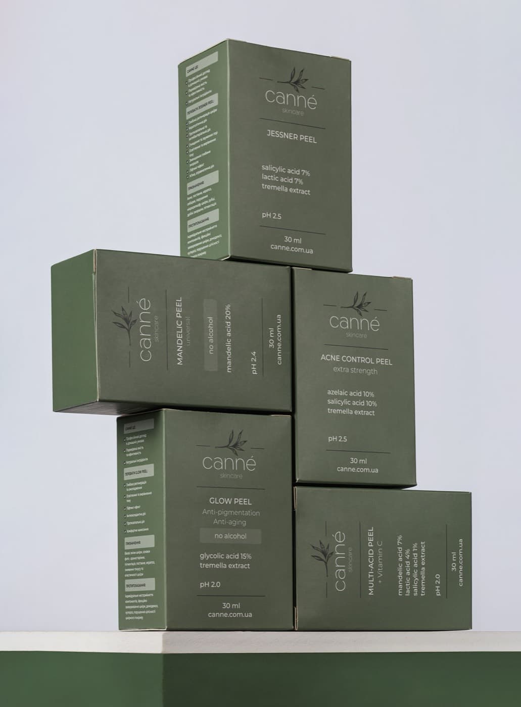 Stack of offset-printed monocartons for a personal care brand